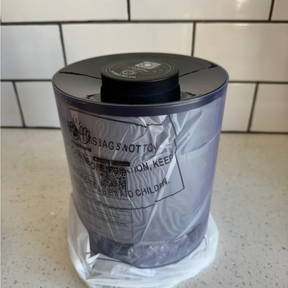 NIB Frienhund Smart Pet Feeder with Camera